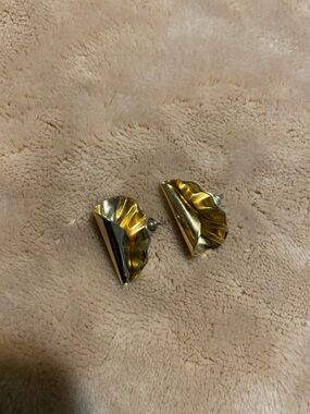 Avon Gold Color Cone Fan Scallop Crinkle Post Earrings